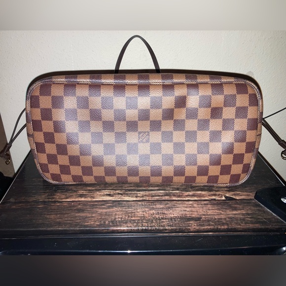 Louis Vuitton Neverfull MM Purse - Picture 6 of 12